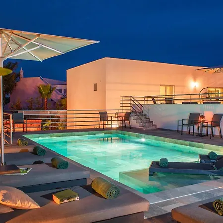 Villa Santa Rosa - Conforto E Lazer Com Piscina E Zona De Jogos Em *